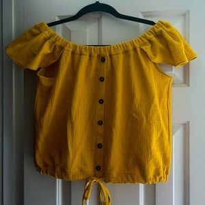 Madewell. Off the shoulder. Size small. Worn maybe twice Like new Mustard color.